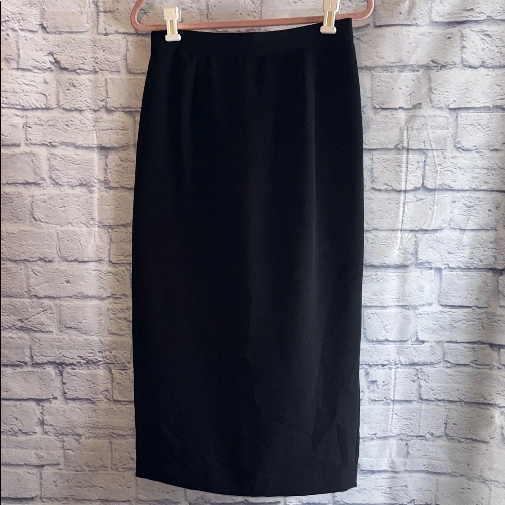 Elegant Black and White Women's Jacket with Skirt - Picture 5 of 13